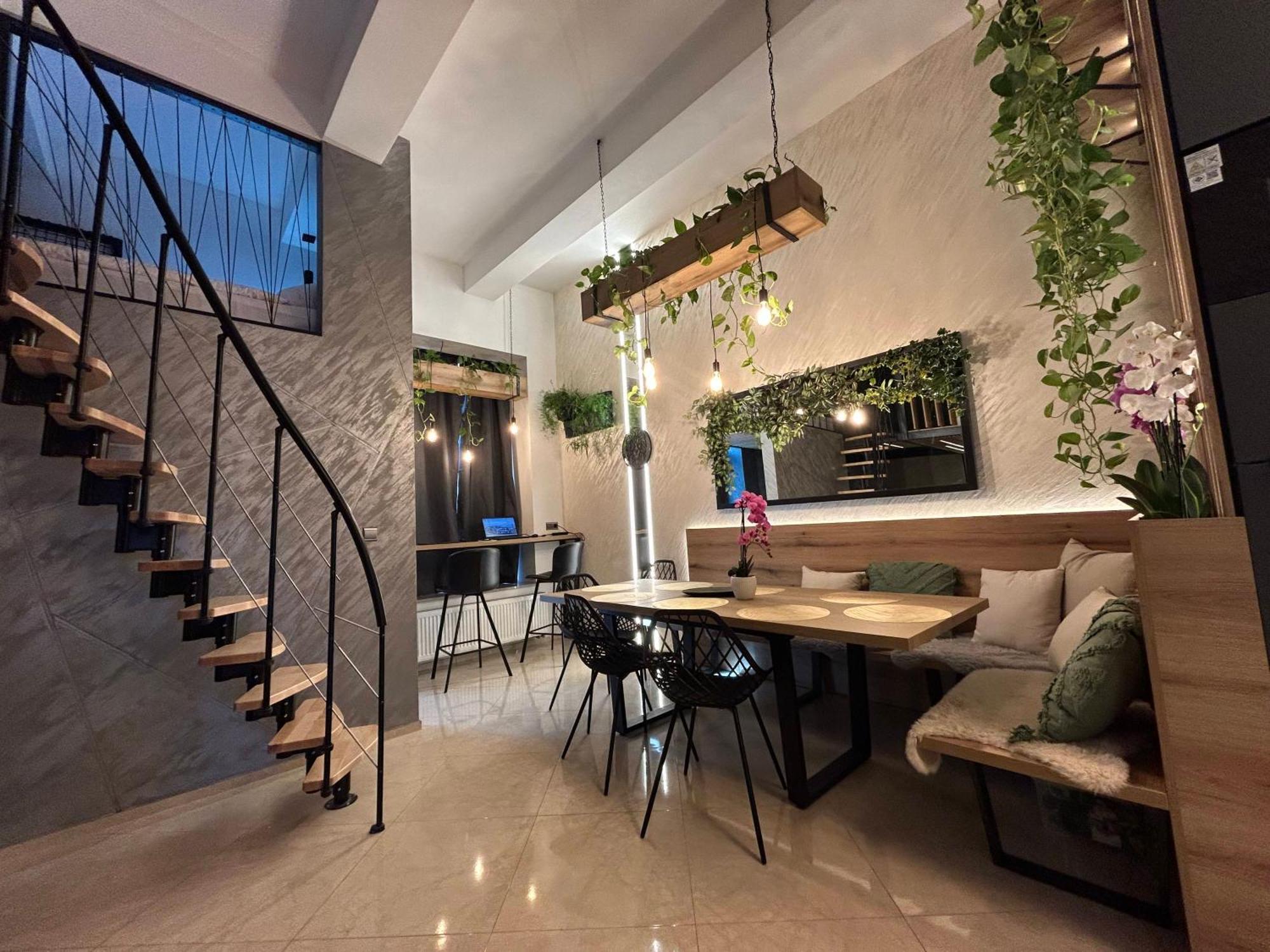 Leo Apartment Suite & Private Spa Zone - Old City Bratislava Exterior photo